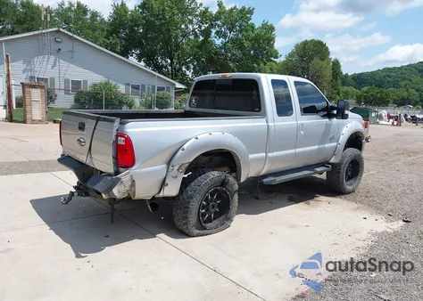 2015 Ford F-250 Lariat z USA, uszkodzony, nr VIN 1FT7X2BT6FED22814